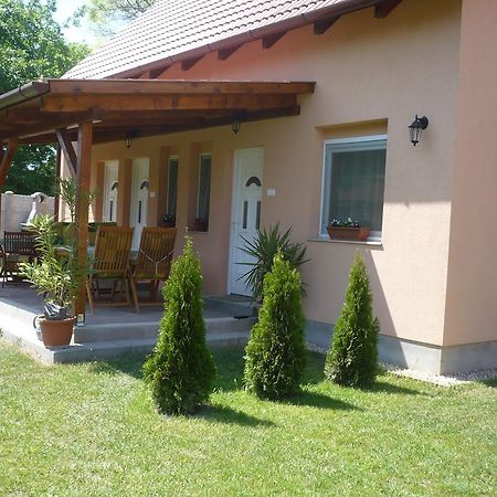 Eszter Apartmanhaz Hajdúszoboszló المظهر الخارجي الصورة