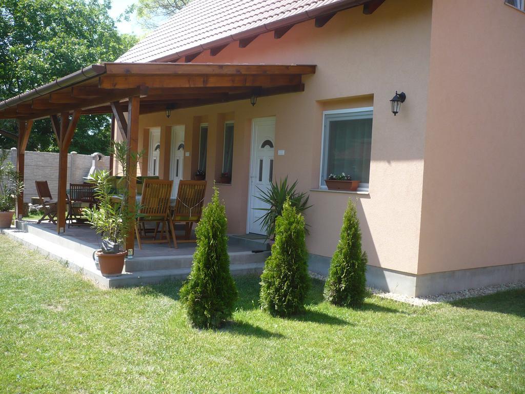 Eszter Apartmanhaz Hajdúszoboszló المظهر الخارجي الصورة