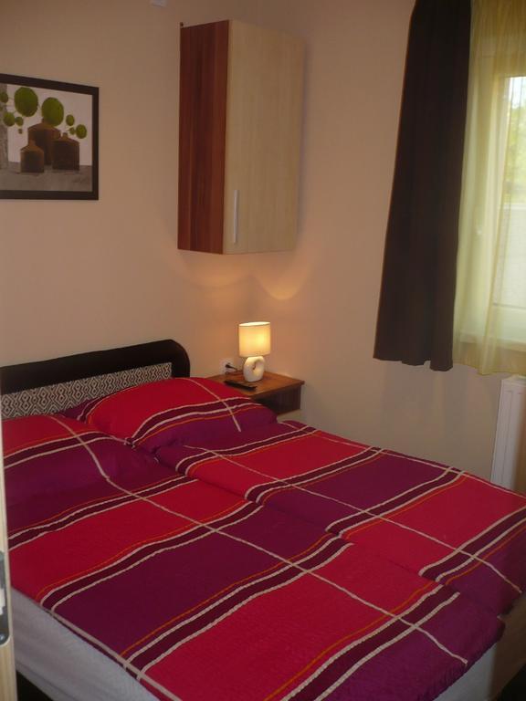Eszter Apartmanhaz Hajdúszoboszló المظهر الخارجي الصورة