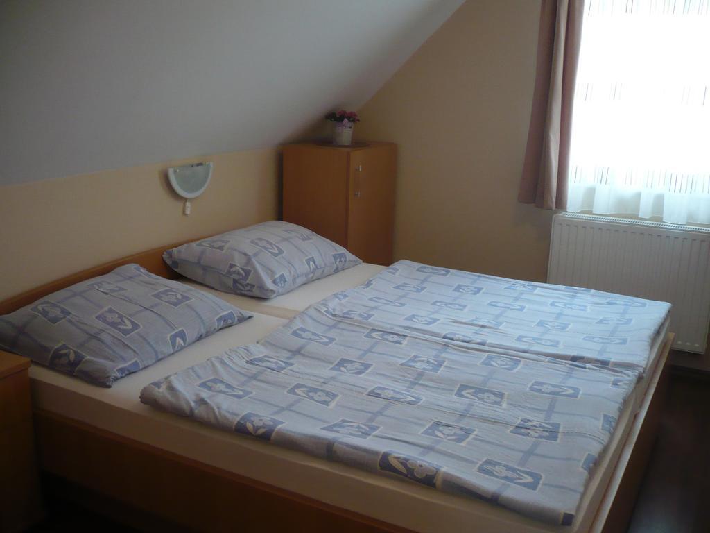 Eszter Apartmanhaz Hajdúszoboszló المظهر الخارجي الصورة