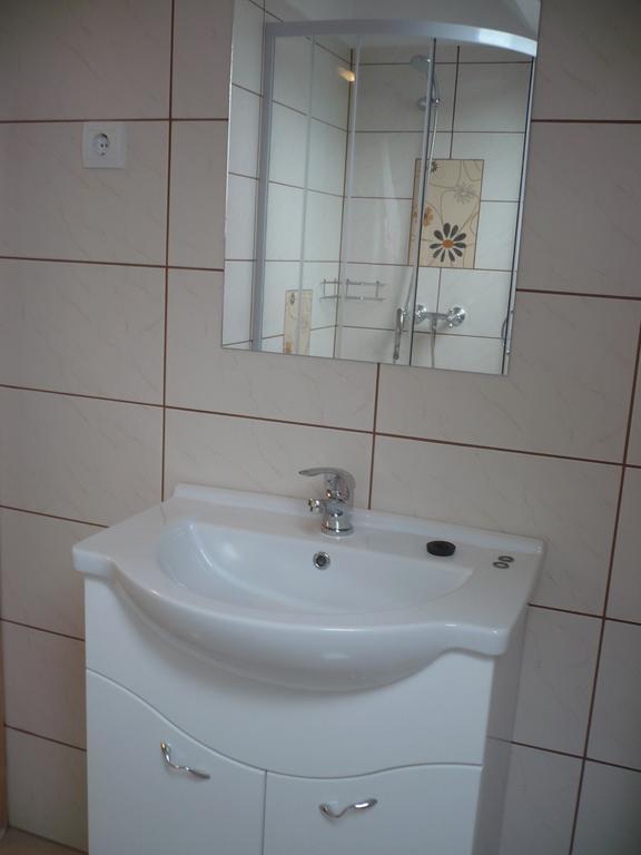Eszter Apartmanhaz Hajdúszoboszló المظهر الخارجي الصورة