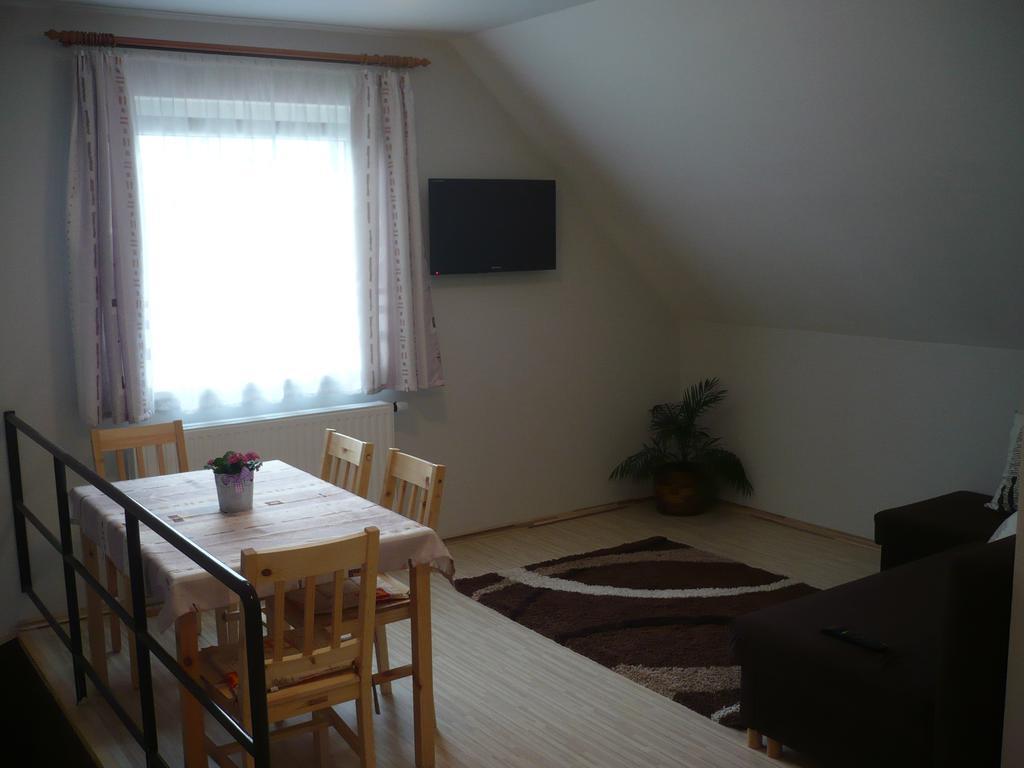 Eszter Apartmanhaz Hajdúszoboszló المظهر الخارجي الصورة