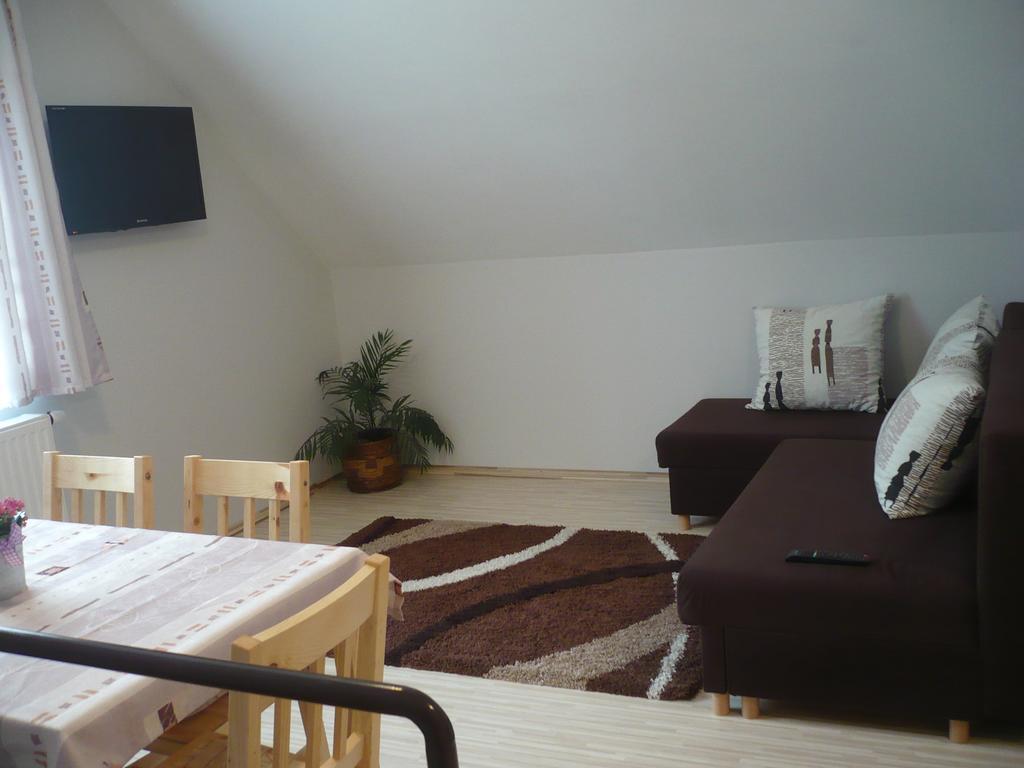 Eszter Apartmanhaz Hajdúszoboszló المظهر الخارجي الصورة